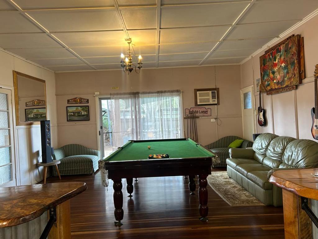 Gundy Pub & Caravan Park Gundiah Экстерьер фото