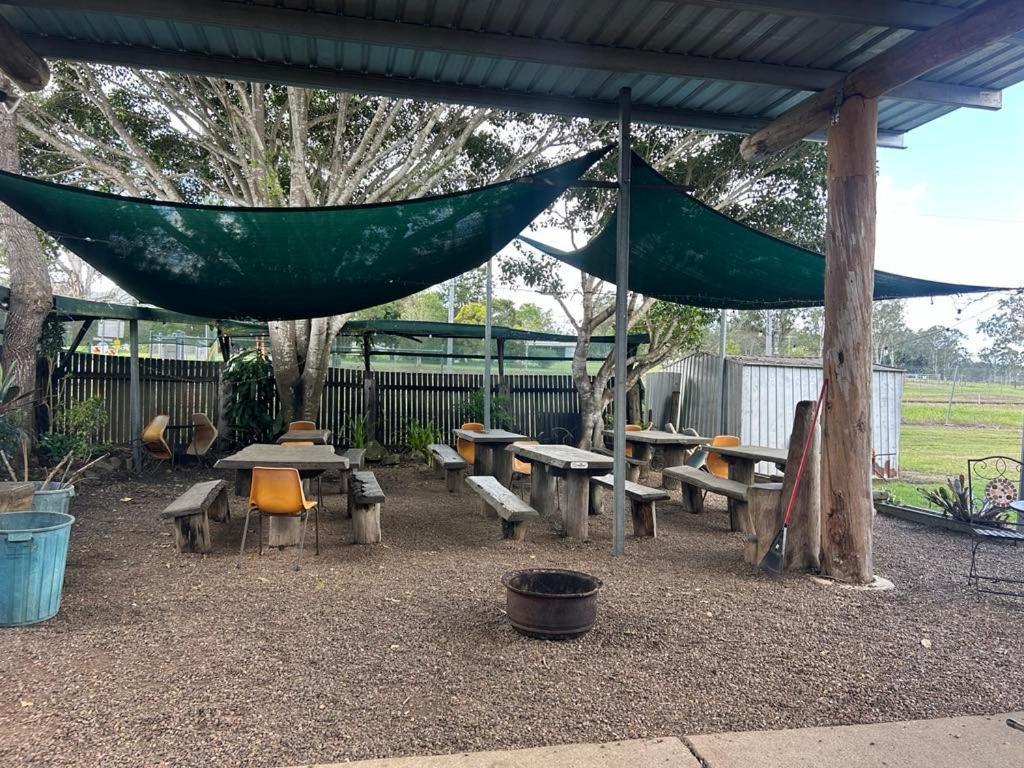 Gundy Pub & Caravan Park Gundiah Экстерьер фото